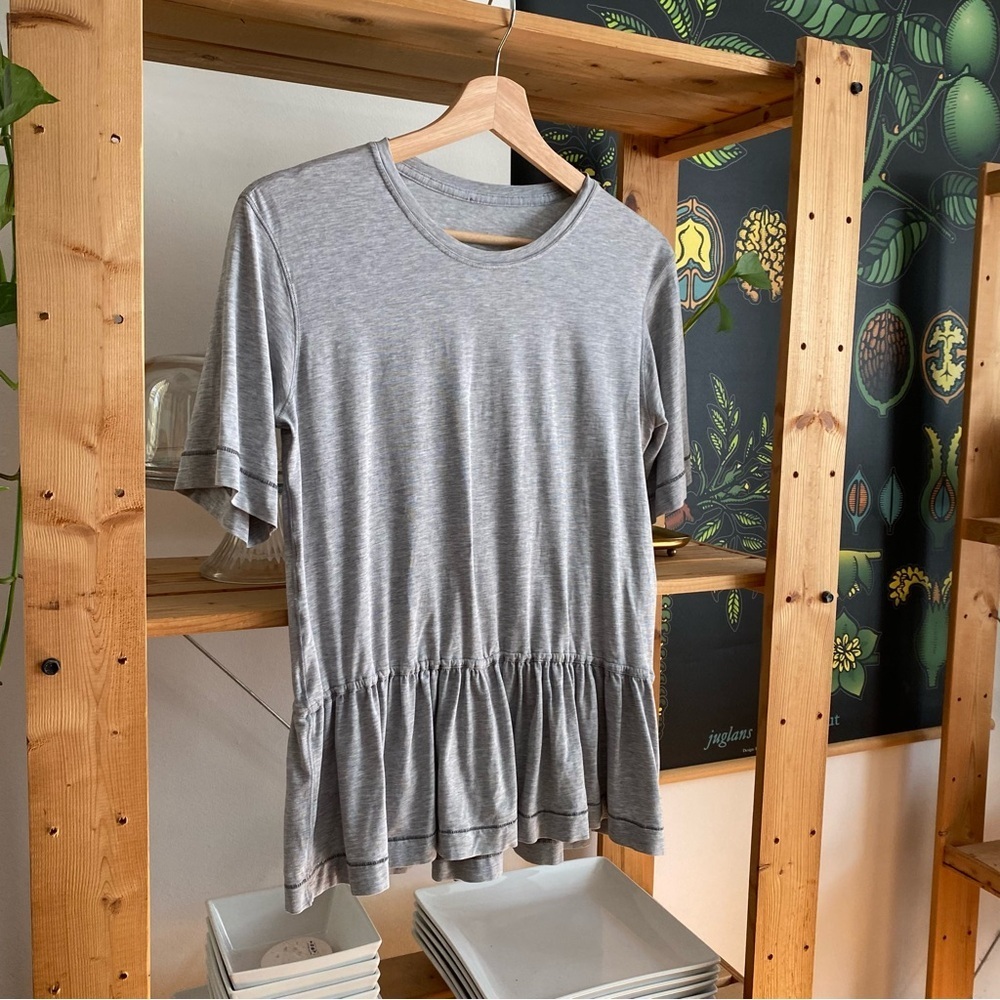 Lululemon Flouncey Tee Mini Stripe Heathered Medium Grey Angel Wing S - Picture 6 of 16